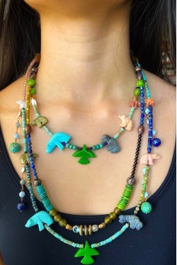 Collier court de fabrication artisanale par la créatrice  Aniki Bijoux