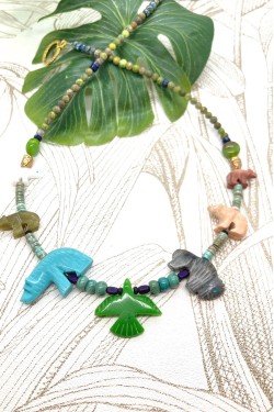 Collier court de fabrication artisanale par la créatrice  Aniki Bijoux