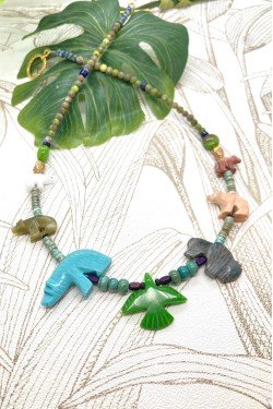 Collier court de fabrication artisanale par la créatrice  Aniki Bijoux