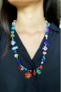 Collier court de fabrication artisanale par la créatrice  Aniki Bijoux