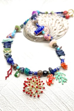 Collier court de fabrication artisanale par la créatrice  Aniki Bijoux