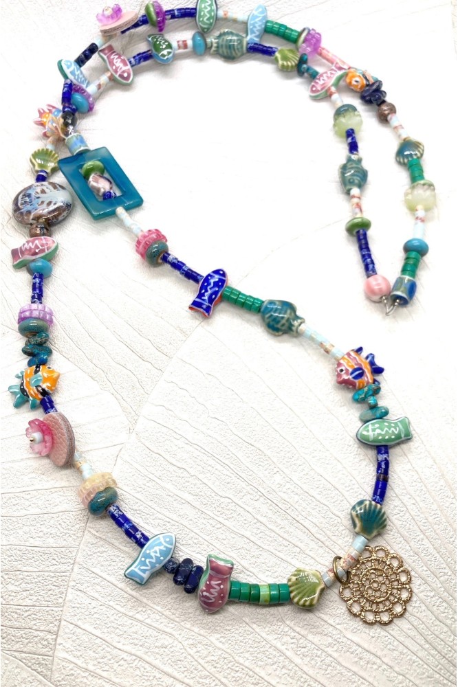 Sautoir fabriqué à partir de perles venues d'Asie, création Aniki Bijoux Sautoir fabriqué à partir de perles venues d'Asie, création Aniki Bijoux