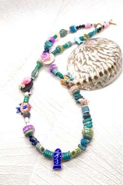 Collier court de fabrication artisanale par la créatrice  Aniki Bijoux