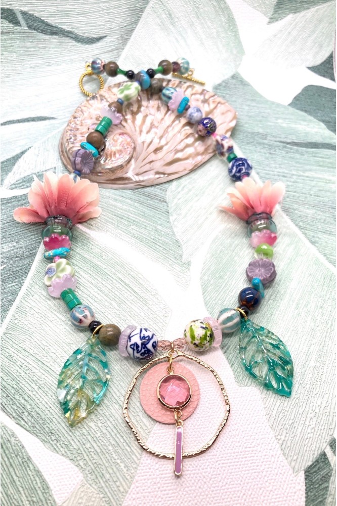 Collier long d'inspiration africaine avec de belles perles sélectionnées par Aniki Bijoux Collier long d'inspiration africaine avec de belles perles sélectionnées par Aniki Bijoux