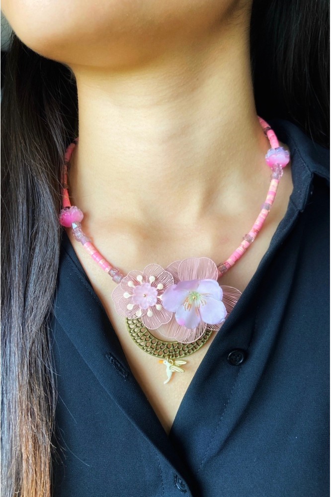 Collier long d'inspiration africaine avec de belles perles sélectionnées par Aniki Bijoux Collier long d'inspiration africaine avec de belles perles sélectionnées par Aniki Bijoux