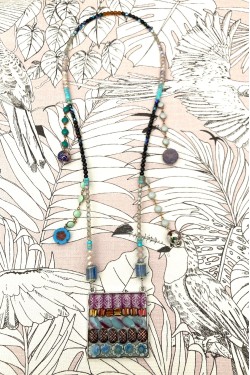 Collier assemblé avec de belles perles tchèque et chinoises création Aniki Bijoux