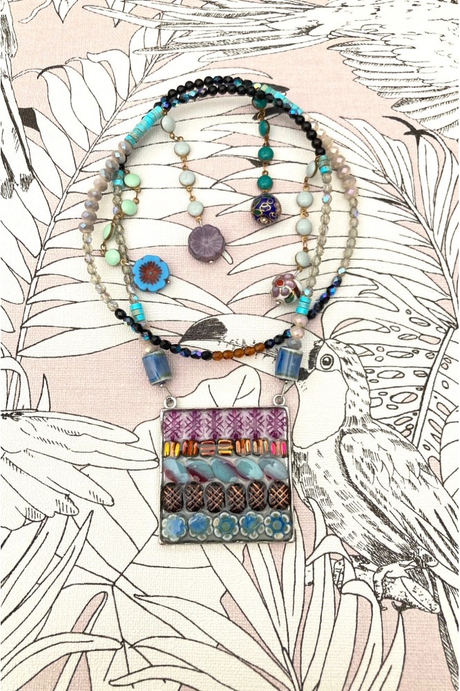Collier assemblé avec de belles perles tchèque et chinoises création Aniki Bijoux Collier assemblé avec de belles perles tchèque et chinoises création Aniki Bijoux