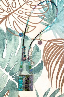 Collier assemblé avec de belles perles tchèque et chinoises création Aniki Bijoux