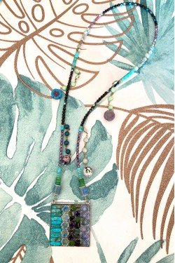 Collier assemblé avec de belles perles tchèque et chinoises création Aniki Bijoux