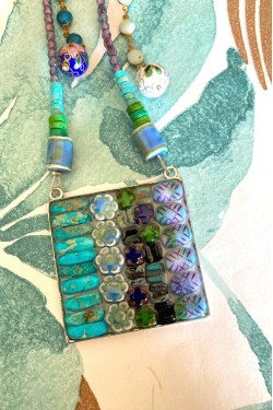 Collier assemblé avec de belles perles tchèque et chinoises création Aniki Bijoux