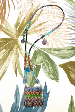 Collier assemblé avec de belles perles tchèque et chinoises création Aniki Bijoux