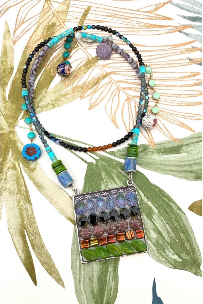 Collier assemblé avec de belles perles tchèque et chinoises création Aniki Bijoux Collier assemblé avec de belles perles tchèque et chinoises création Aniki Bijoux