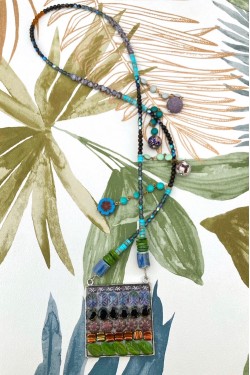 Collier assemblé avec de belles perles tchèque et chinoises création Aniki Bijoux