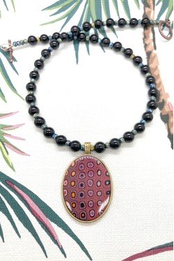 Collier court de fabrication artisanale par la créatrice  Aniki Bijoux