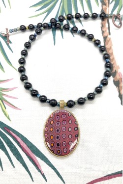 Collier court de fabrication artisanale par la créatrice  Aniki Bijoux