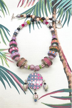 Collier mi-long d'inspiration asiatique avec belles perles rares Aniki Bijoux
