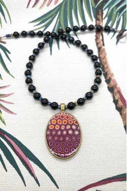 Collier court de fabrication artisanale par la créatrice  Aniki Bijoux