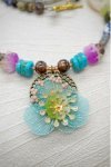 Collier long d'inspiration africaine avec de belles perles sélectionnées par Aniki Bijoux