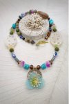 Collier long d'inspiration africaine avec de belles perles sélectionnées par Aniki Bijoux