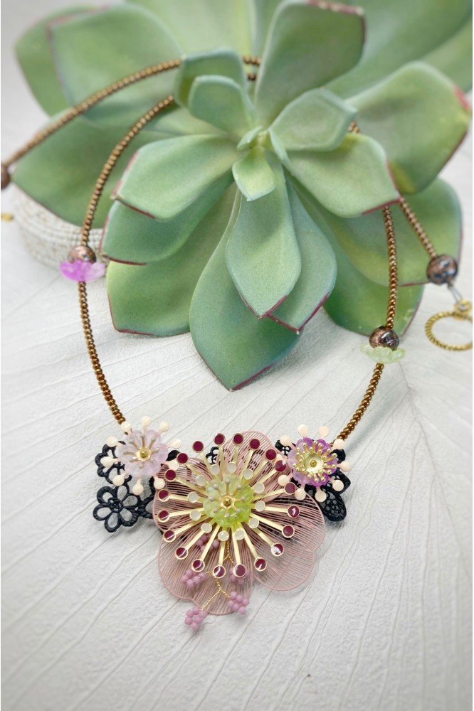 Collier long d'inspiration africaine avec de belles perles sélectionnées par Aniki Bijoux Collier long d'inspiration africaine avec de belles perles sélectionnées par Aniki Bijoux