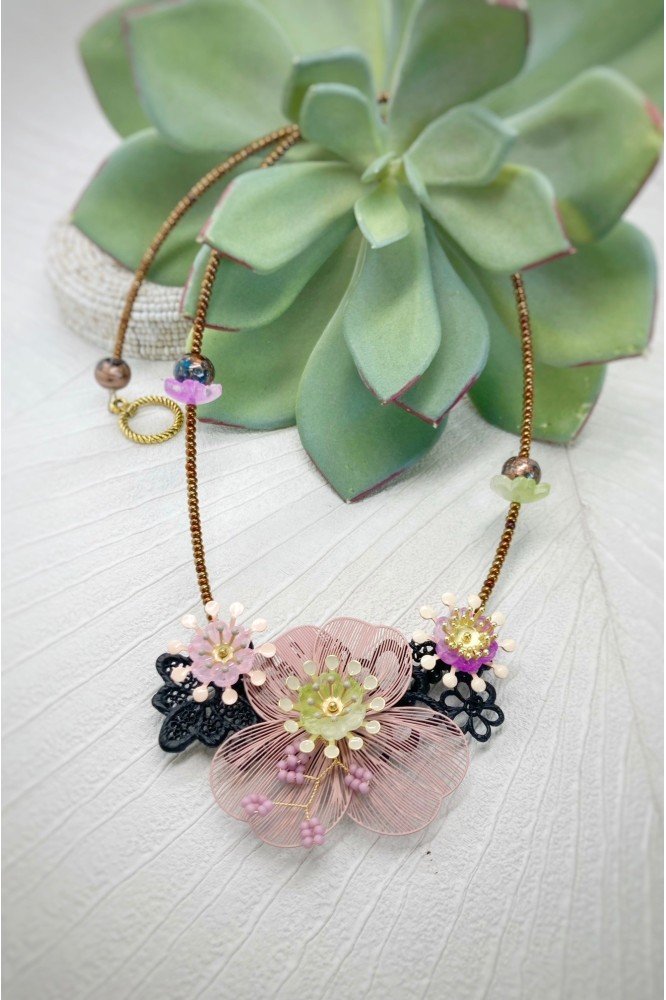 Collier long d'inspiration africaine avec de belles perles sélectionnées par Aniki Bijoux Collier long d'inspiration africaine avec de belles perles sélectionnées par Aniki Bijoux
