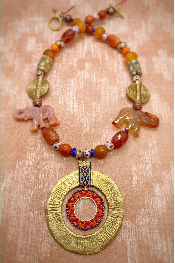 Collier court de fabrication artisanale par la créatrice  Aniki Bijoux