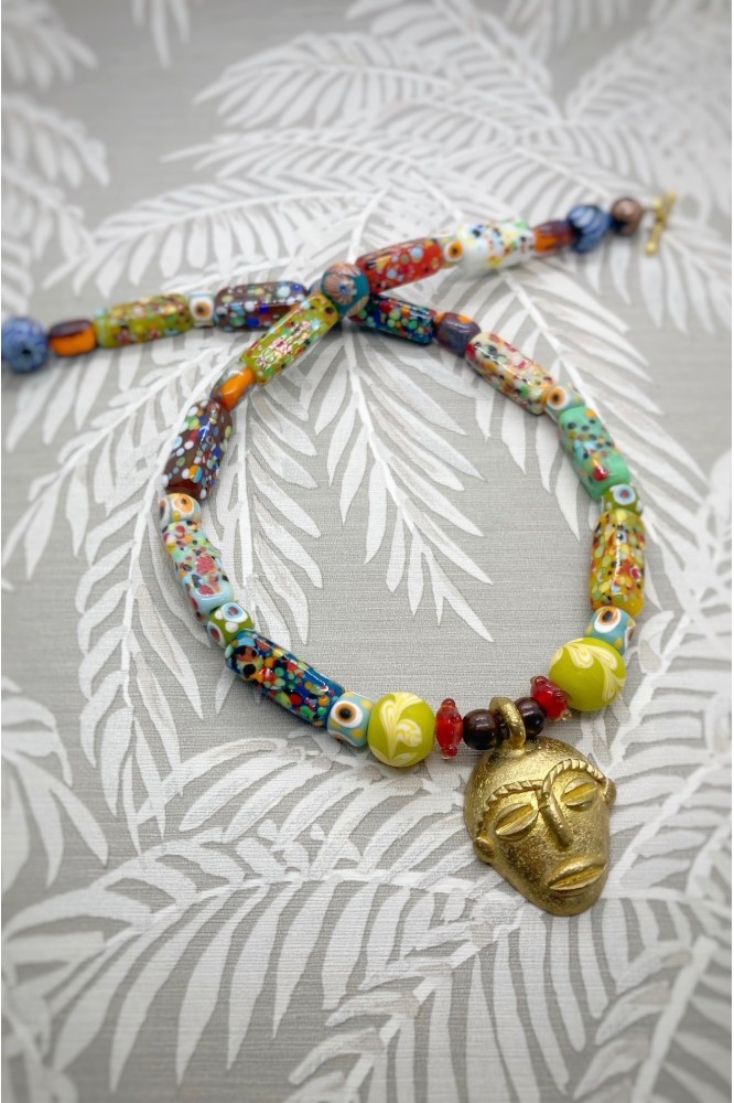 Collier court de fabrication artisanale par la créatrice  Aniki Bijoux