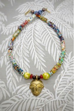 Collier court de fabrication artisanale par la créatrice  Aniki Bijoux