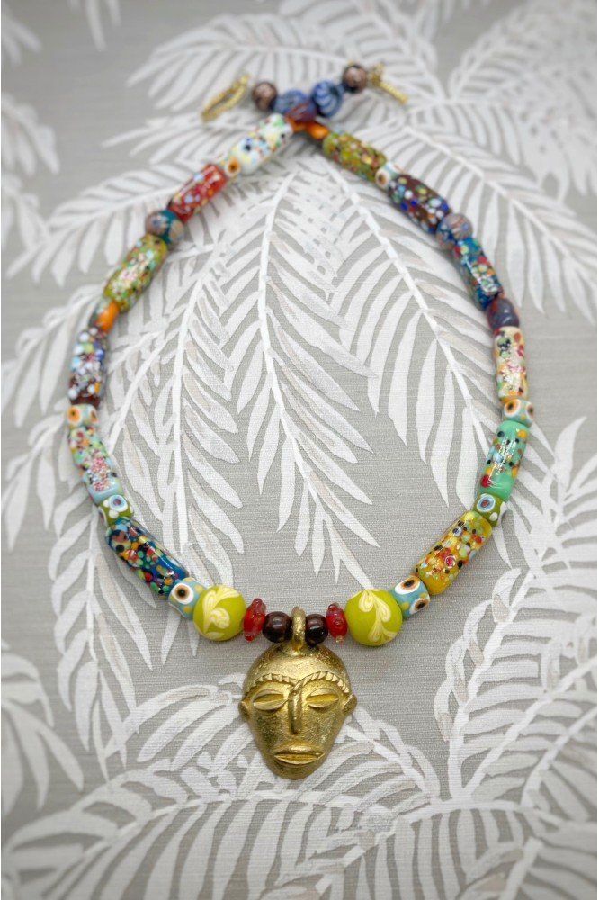 Collier court de fabrication artisanale par la créatrice  Aniki Bijoux