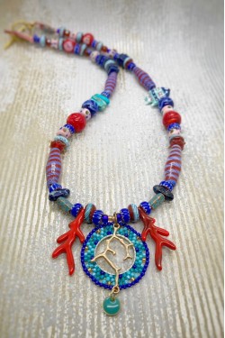 Collier court de fabrication artisanale par la créatrice  Aniki Bijoux