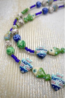 Collier court de fabrication artisanale par la créatrice  Aniki Bijoux