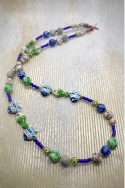 Collier court de fabrication artisanale par la créatrice  Aniki Bijoux