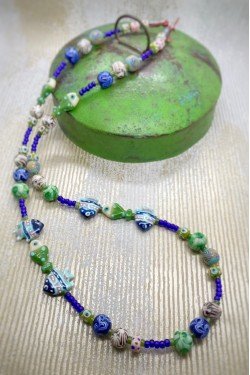 Collier court de fabrication artisanale par la créatrice  Aniki Bijoux
