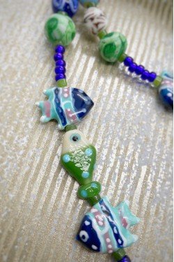 Collier court de fabrication artisanale par la créatrice  Aniki Bijoux