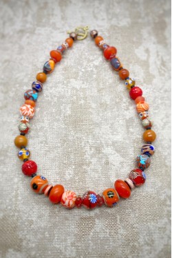 Collier court de fabrication artisanale par la créatrice  Aniki Bijoux