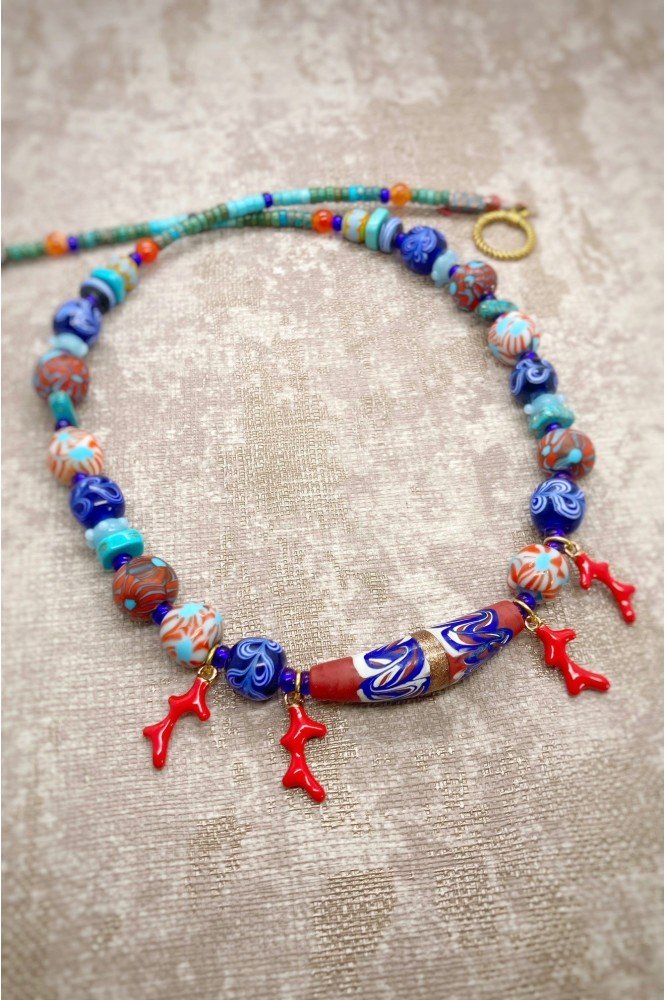 Collier court de fabrication artisanale par la créatrice  Aniki Bijoux