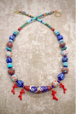 Collier court de fabrication artisanale par la créatrice  Aniki Bijoux