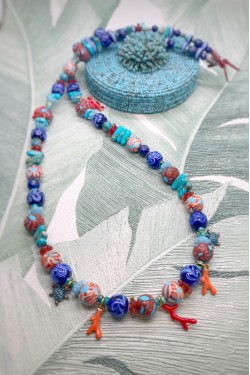 Collier court de fabrication artisanale par la créatrice  Aniki Bijoux