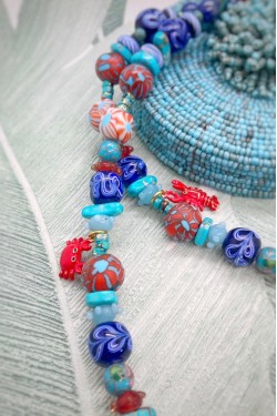 Collier court de fabrication artisanale par la créatrice  Aniki Bijoux