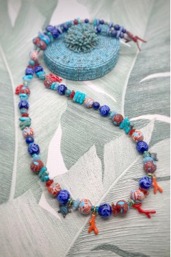 Collier court de fabrication artisanale par la créatrice  Aniki Bijoux