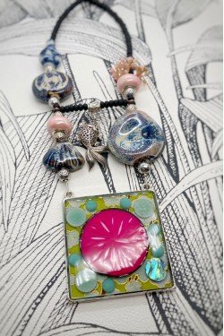 Collier long d'inspiration asiatique avec de belles perles chinoises Aniki Bijoux