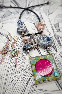 Collier long d'inspiration asiatique avec de belles perles chinoises Aniki Bijoux