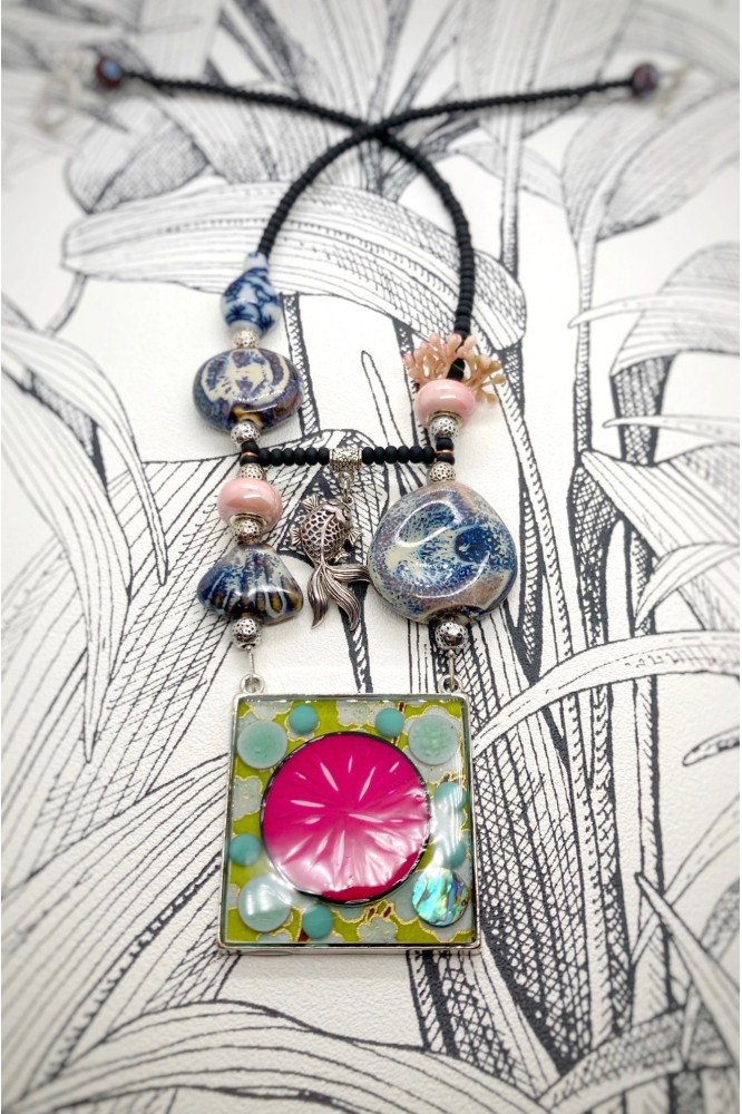 Collier long d'inspiration asiatique avec de belles perles chinoises Aniki Bijoux Collier long d'inspiration asiatique avec de belles perles chinoises Aniki Bijoux