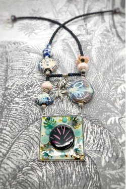 Collier long d'inspiration asiatique avec de belles perles chinoises Aniki Bijoux