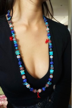 Collier court de fabrication artisanale par la créatrice  Aniki Bijoux