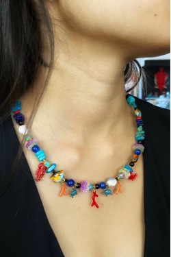 Collier court de fabrication artisanale par la créatrice  Aniki Bijoux