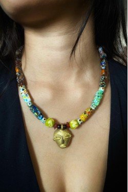 Collier court de fabrication artisanale par la créatrice  Aniki Bijoux