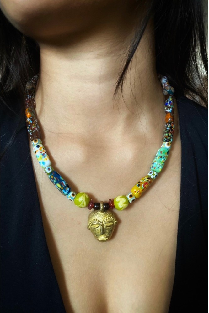 Collier court de fabrication artisanale par la créatrice  Aniki Bijoux