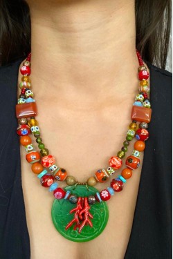 Collier court de fabrication artisanale par la créatrice  Aniki Bijoux