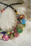 Collier court de fabrication artisanale avec pièces indiennes par la créatrice Aniki Bijoux